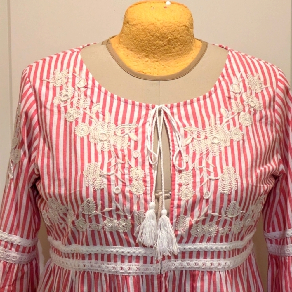 3/$30 EUC Celestial Blue M 100% Cotton Red and White Blouse with Beading - Picture 3 of 10